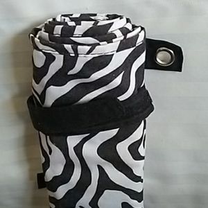 PAPARAZZI PARTIES Jewelry Roll/Storage Donna Walsh